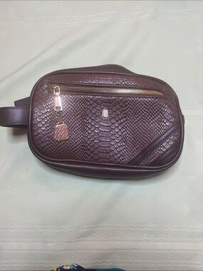 Tote& carry men’s essential toiletry Bag in chocolate.